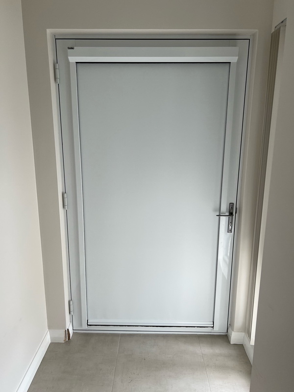 closed retractable blinds on door