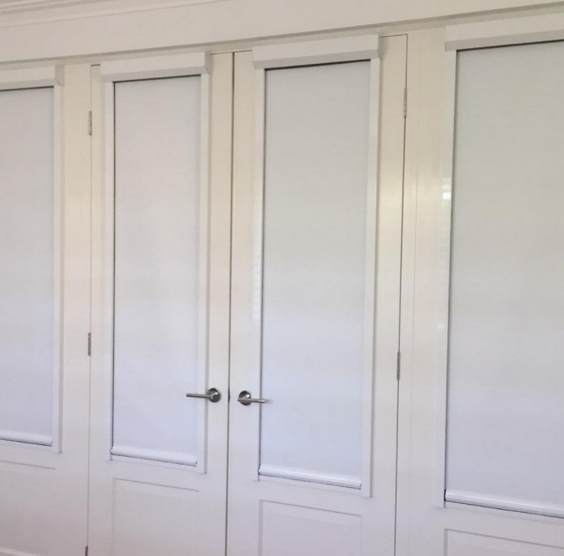 closed retractable blinds on doors