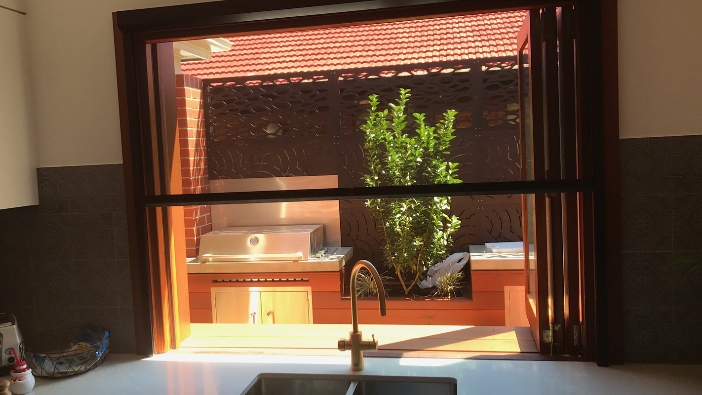 retractable fly screen on kitchen window
