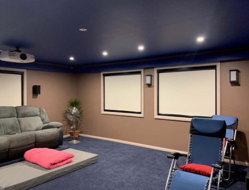 closed retractable blinds in theatre room